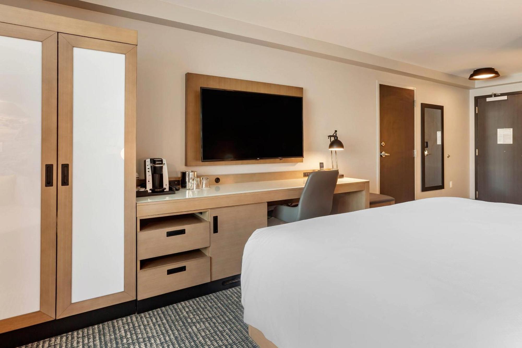 Hotel Cambria Downtown Convention & Airport