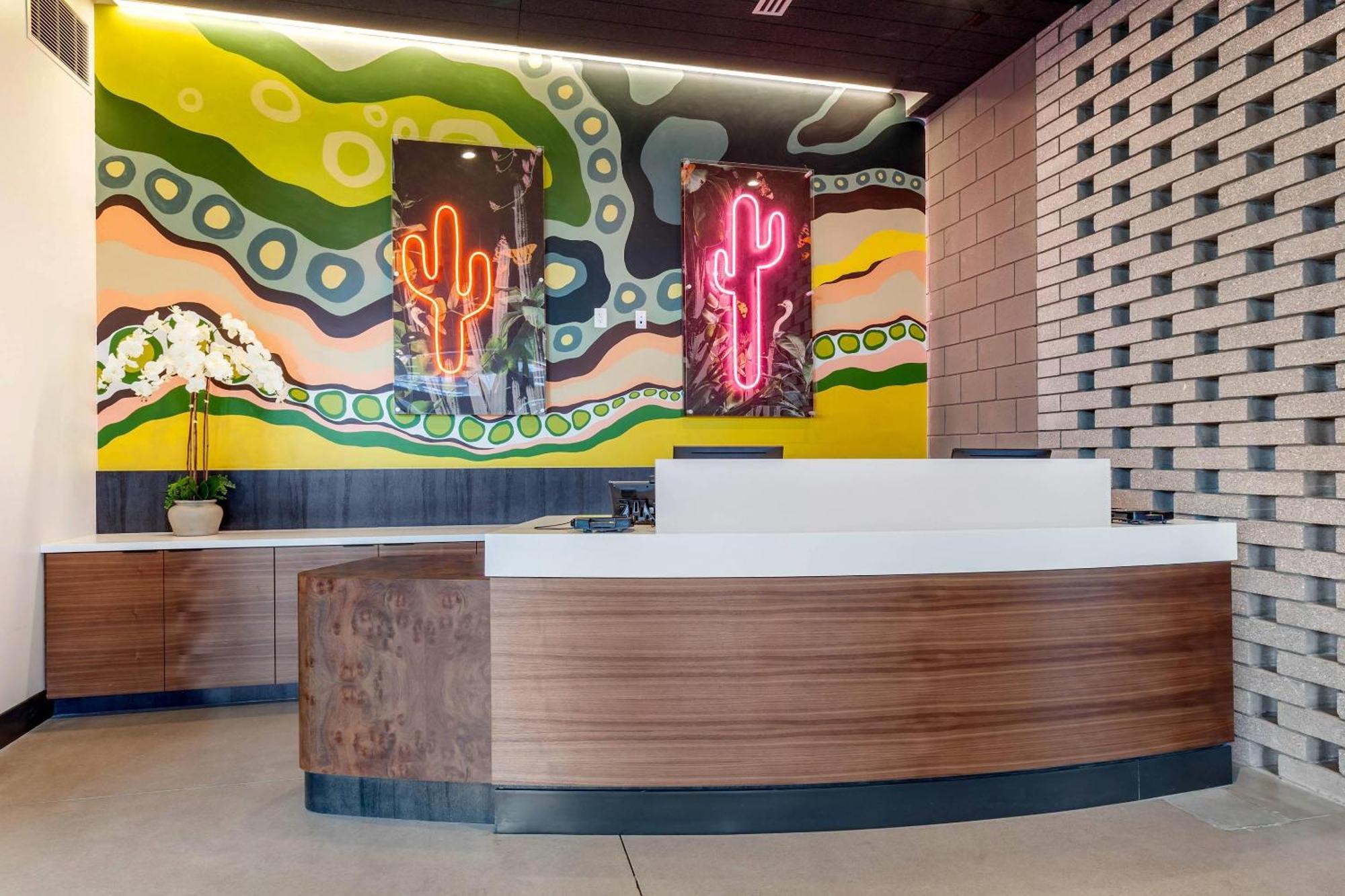 Cambria Downtown Convention & Airport Hotel